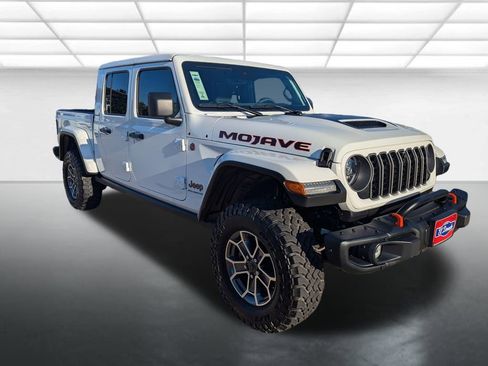 Used 2025 Jeep Gladiator Mojave AWD/4WD image 1