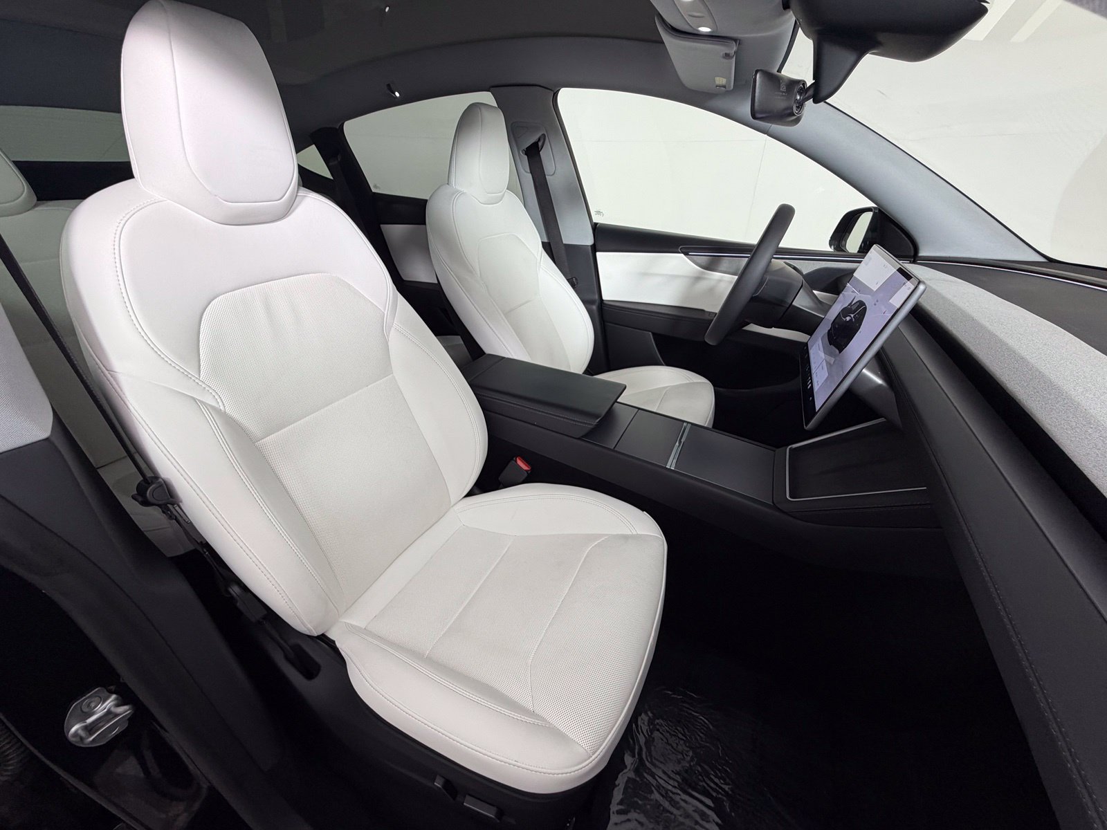 Used 2026 Tesla Model Y AWD image 11