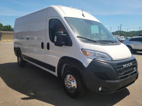 Used 2024 RAM ProMaster 2500 w/ Convenience Group FWD image 3