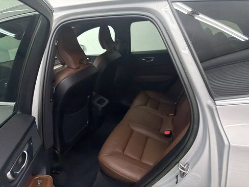 Used 2023 Volvo XC60 B5 Plus FWD image 23