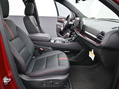 Used 2024 Chevrolet Traverse RS w/ LPO, Floor Liner Package AWD/4WD image 25