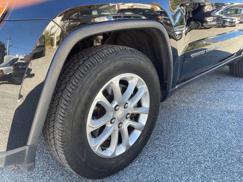 Used 2021 Jeep Grand Cherokee Laredo X AWD/4WD image 37