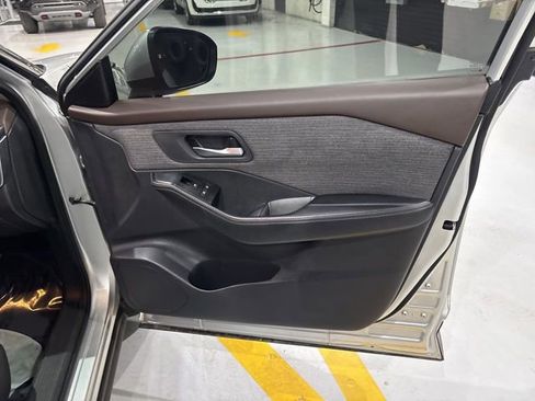 Used 2021 Nissan Rogue SV image 33