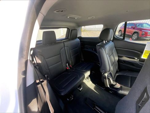 Used 2023 GMC Acadia SLT w/ Preferred Package AWD/4WD image 17