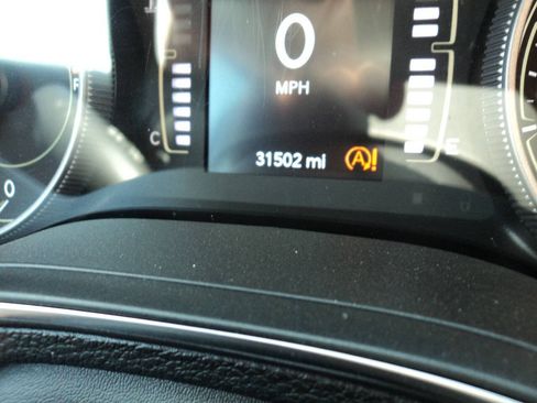 Used 2019 Jeep Cherokee Latitude Plus AWD/4WD image 12