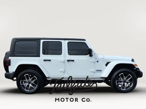 Used 2024 Jeep Wrangler Unlimited w/ Convenience Group AWD/4WD image 1