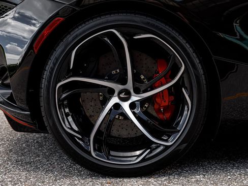 Used 2024 McLaren 750S Spider RWD image 18