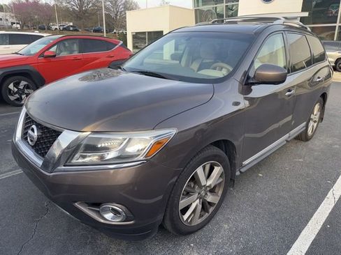 Used 2015 Nissan Pathfinder Platinum image 11