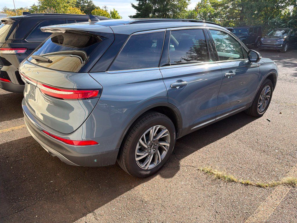 Used 2025 Lincoln Corsair AWD w/ Equipment Group 101A image 2