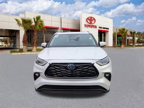 Certified 2024 Toyota Highlander XLE image 10