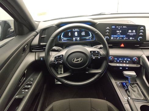 Used 2025 Hyundai Elantra Sport FWD image 22