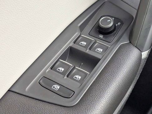 Used 2018 Volkswagen Tiguan SE w/ Panoramic Sunroof Package image 26