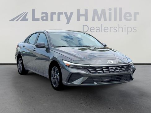 New 2026 Hyundai Elantra SEL Sport FWD image 11