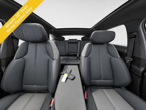 Used 2025 Cadillac Optiq Luxury 1 AWD/4WD image 19
