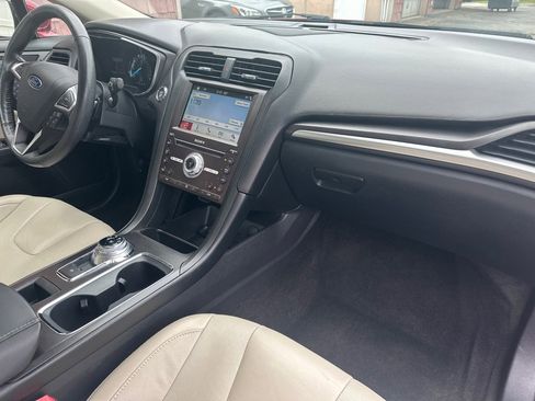 Used 2017 Ford Fusion Titanium FWD image 8