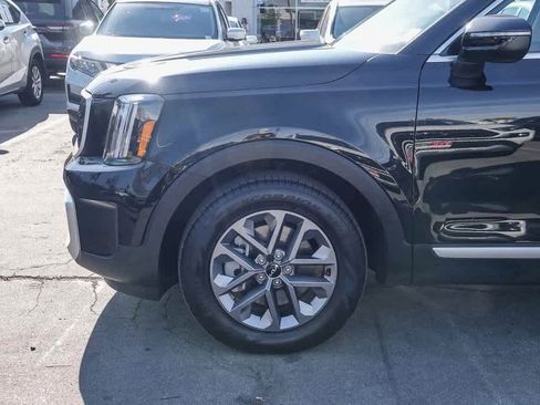 Certified 2025 Kia Telluride LX image 9