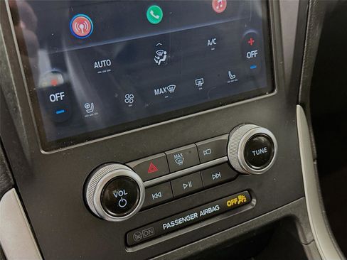 Used 2024 Ford Edge SEL w/ Convenience Package image 9