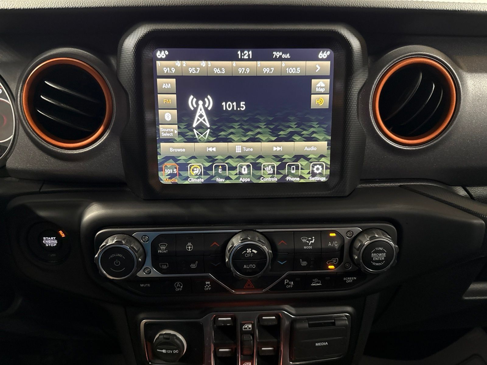 Used 2022 Jeep Gladiator Mojave w/ LED Lighting Group AWD/4WD image 26