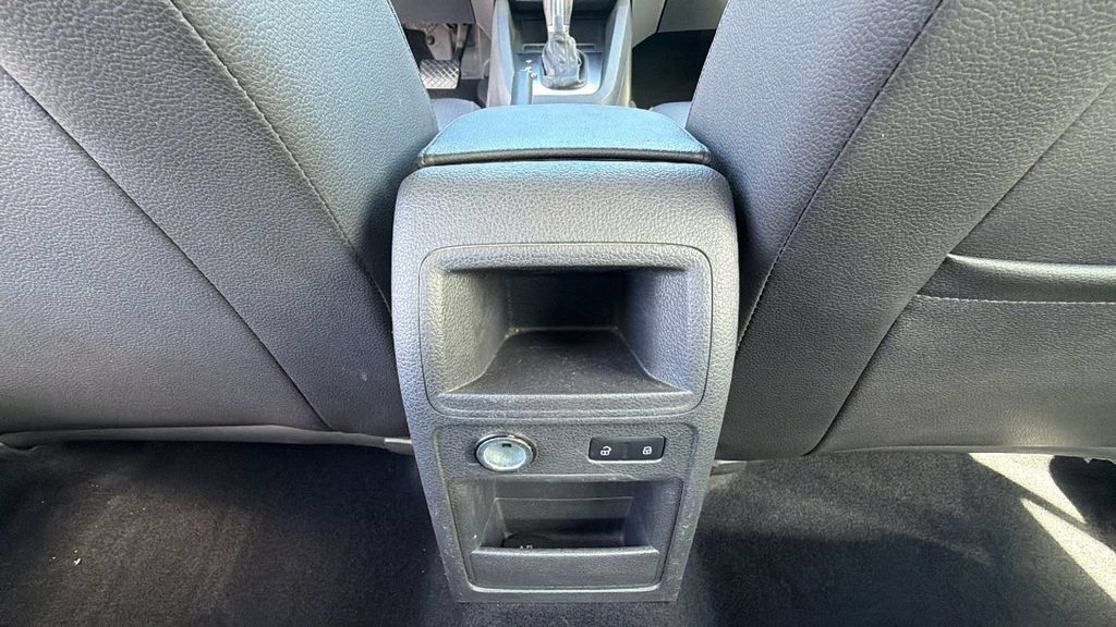 Used 2013 Volkswagen Jetta SE FWD image 24