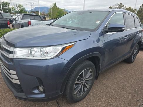 Used 2019 Toyota Highlander XLE w/ Carpet Mat Package (TMS) AWD/4WD image 3