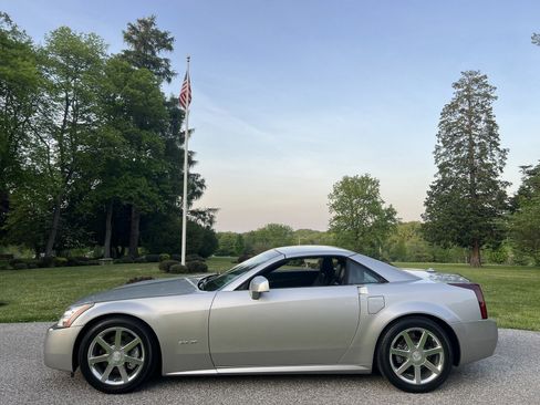Used 2004 Cadillac XLR RWD image 32