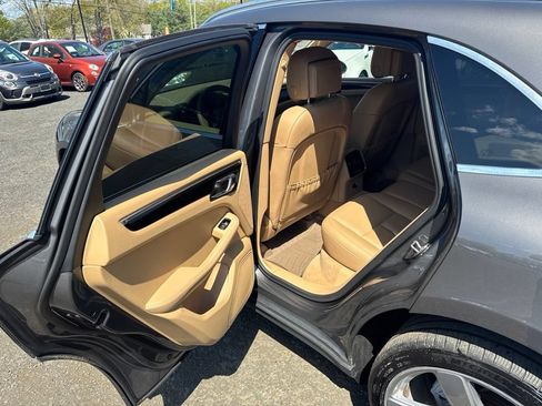Used 2016 Porsche Macan S AWD/4WD image 36