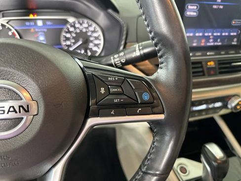 Used 2020 Nissan Altima 2.0 Platinum FWD image 16