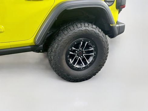 Used 2024 Jeep Wrangler Unlimited Rubicon w/ XTREMEE 35" Tire Package AWD/4WD image 30