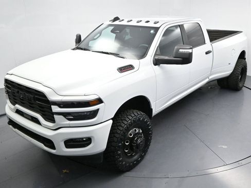 Used 2025 RAM 3500 Big Horn AWD/4WD image 32