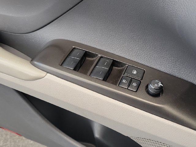 Used 2022 Toyota Camry LE FWD image 17