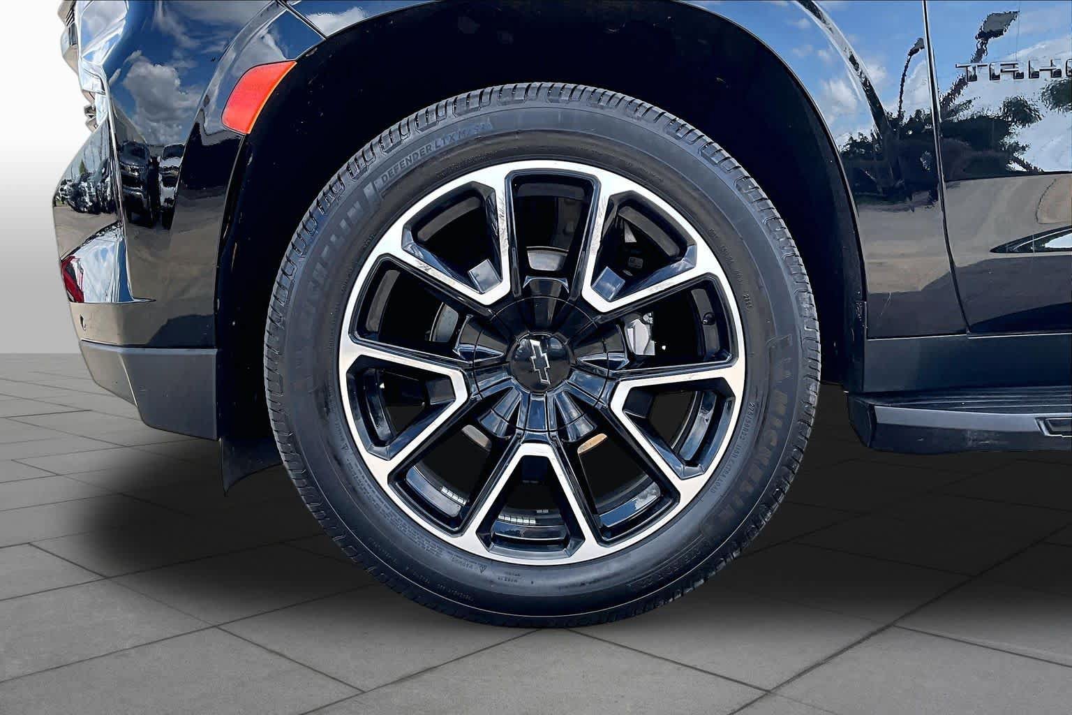 Used 2022 Chevrolet Tahoe RST w/ Sport Performance Package AWD/4WD image 11
