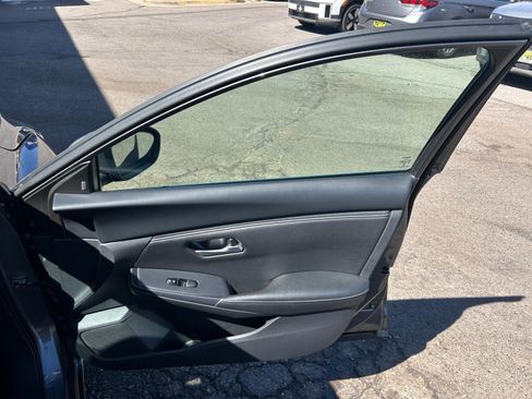 Used 2024 Nissan Sentra SV FWD image 33