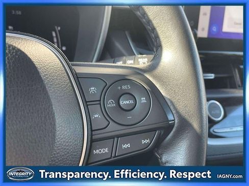 Used 2023 Toyota Corolla Cross XLE image 22