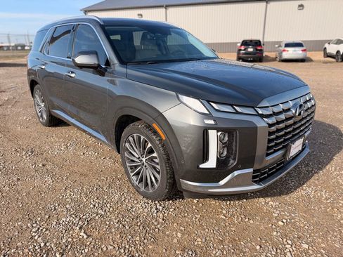 Used 2023 Hyundai Palisade Calligraphy image 3