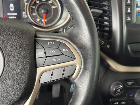 Used 2016 Jeep Cherokee Latitude image 25