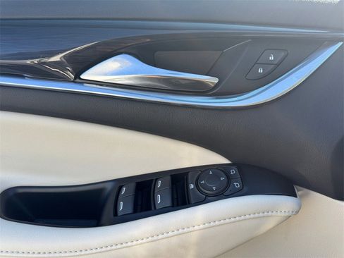 Used 2022 Buick Enclave Essence image 20