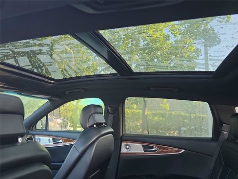 Used 2016 Lincoln MKX Reserve w/ Luxury Package FWD image 30