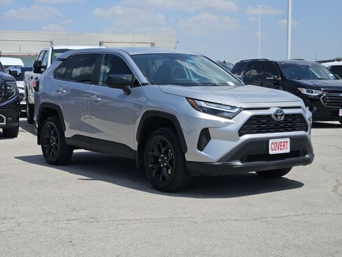 Used 2023 Toyota RAV4 LE FWD image 3