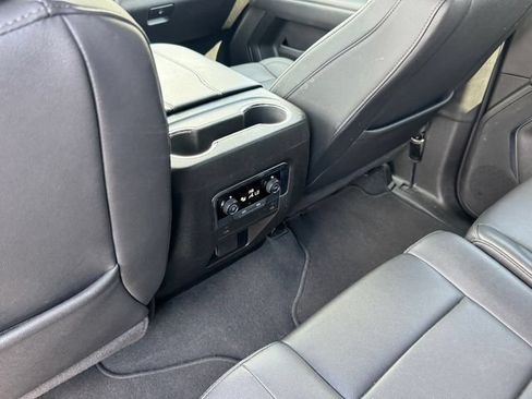 Used 2025 Chevrolet Tahoe LT AWD/4WD image 16