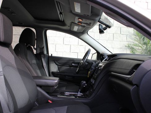 Used 2015 Chevrolet Traverse LT image 17