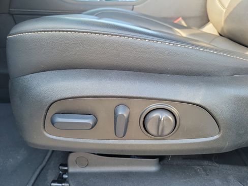 Used 2023 GMC Acadia SLT image 20