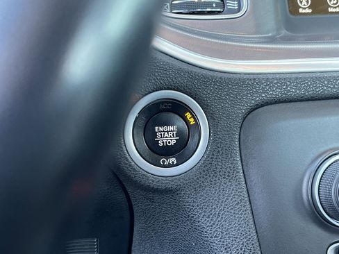 Used 2022 Dodge Charger SXT w/ Leather Interior Group image 19