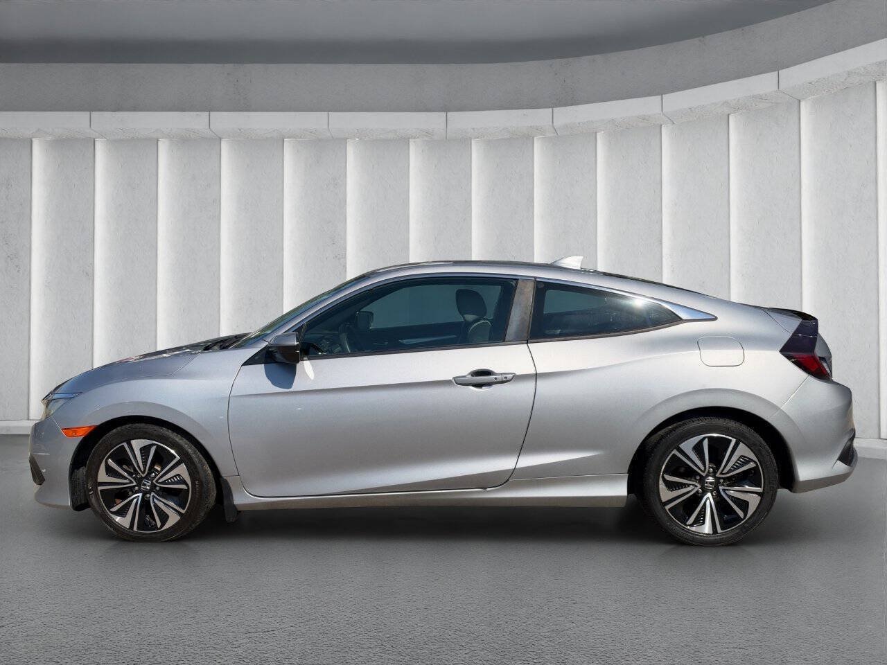 Used 2016 Honda Civic EX-T image 2