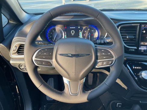 New 2026 Chrysler Pacifica Select FWD image 13
