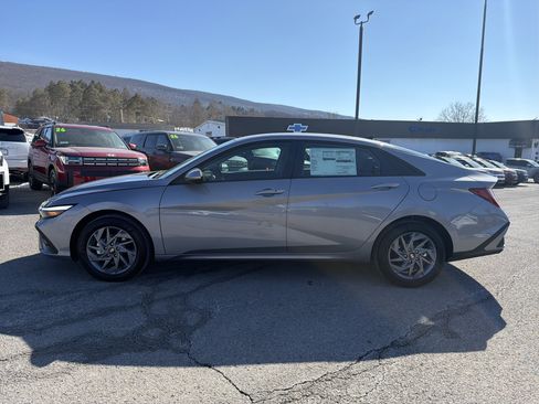 New 2026 Hyundai Elantra Blue image 6