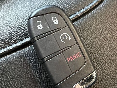 Used 2025 Jeep Compass Limited image 21