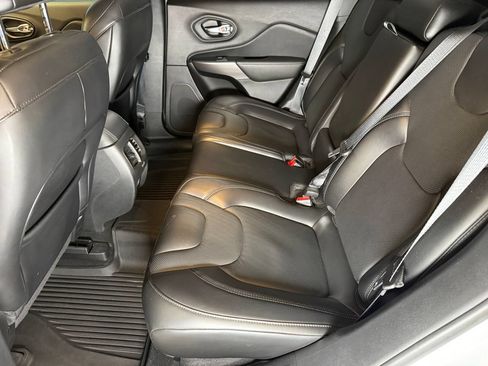 Used 2021 Jeep Cherokee Latitude Lux AWD/4WD image 23