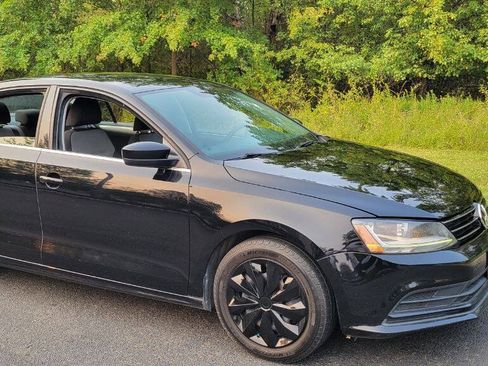 Used 2017 Volkswagen Jetta S FWD image 2