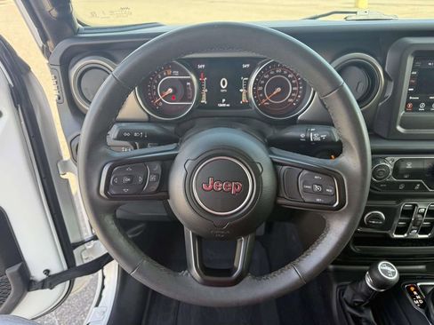 Used 2023 Jeep Gladiator Sport image 16