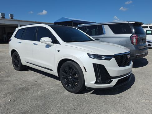 Used 2022 Cadillac XT6 Premium Luxury FWD image 11